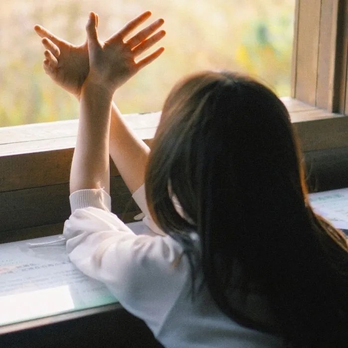 别人末日我靠超市被批老婆奴